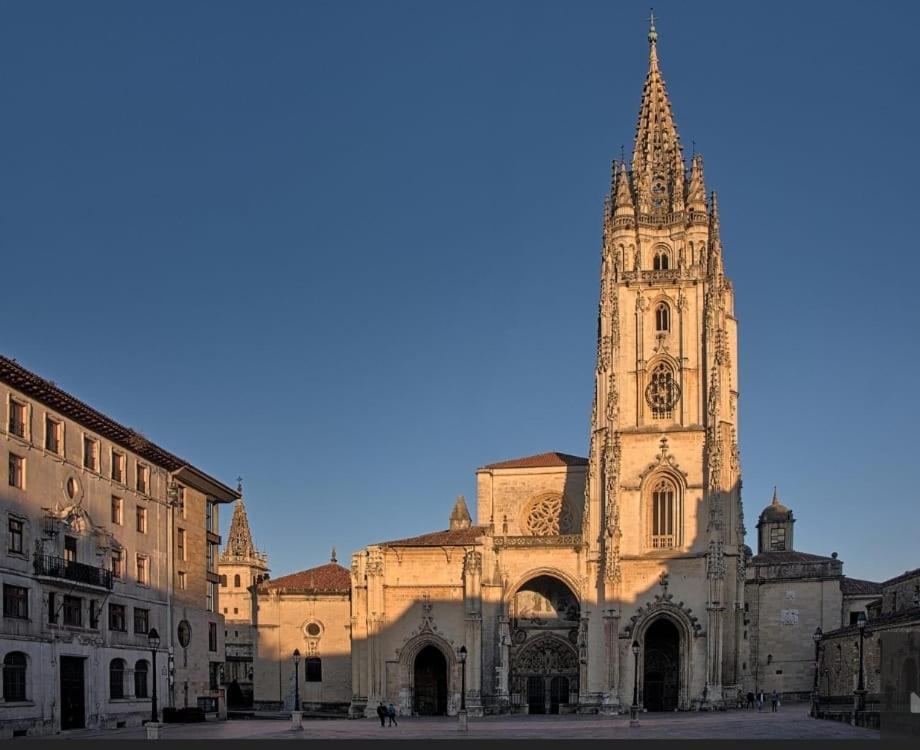 Alojamiento Oviedo 2 Con Parking Eksteriør billede